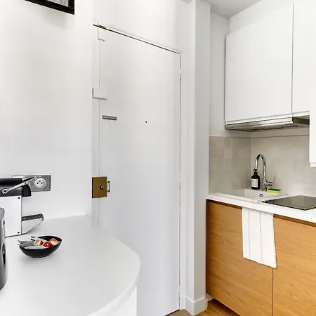 Bm Rue Charlot Compact & Chic Pour 2 *