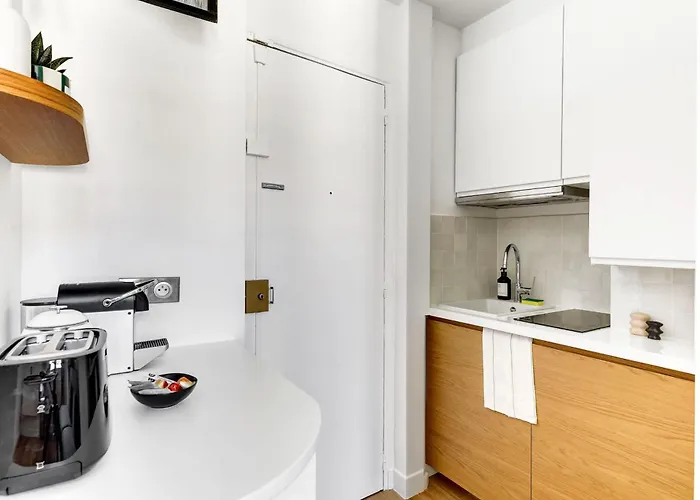 Bm Rue Charlot Compact & Chic Pour 2 *