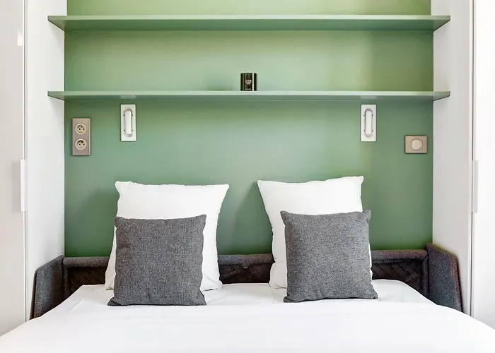 Bm Rue Charlot Compact & Chic Pour 2